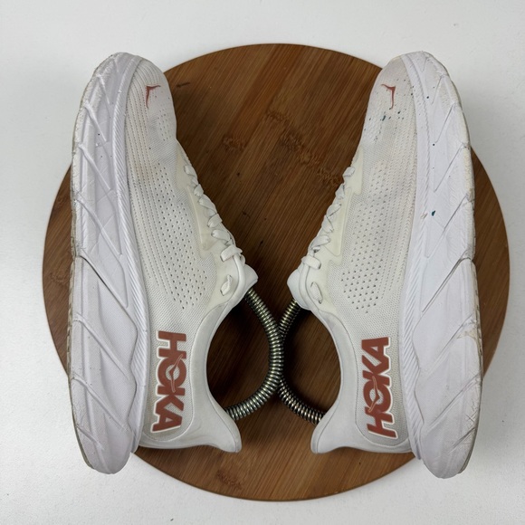 Hoka Arahi 7 White Running Shoes - Picture 6 of 10
